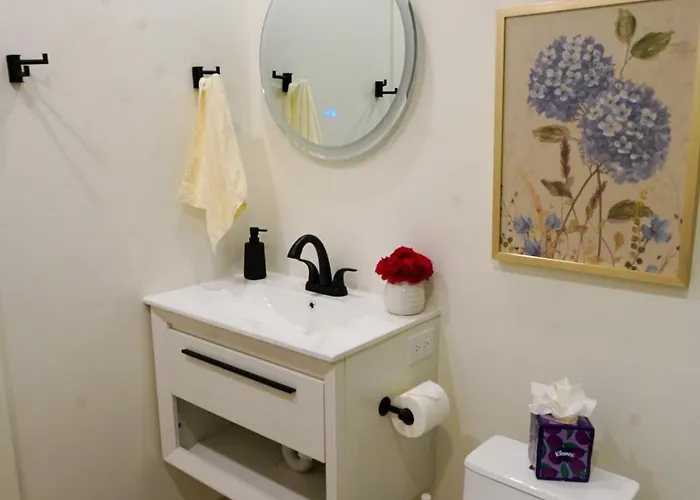 Shadyside 2 Bedroom Walk To Walnut With On Site Parking