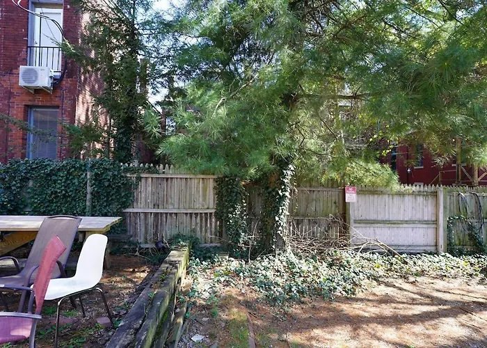 Shadyside 2 Bedroom Walk To Walnut With On Site Parking Apartment