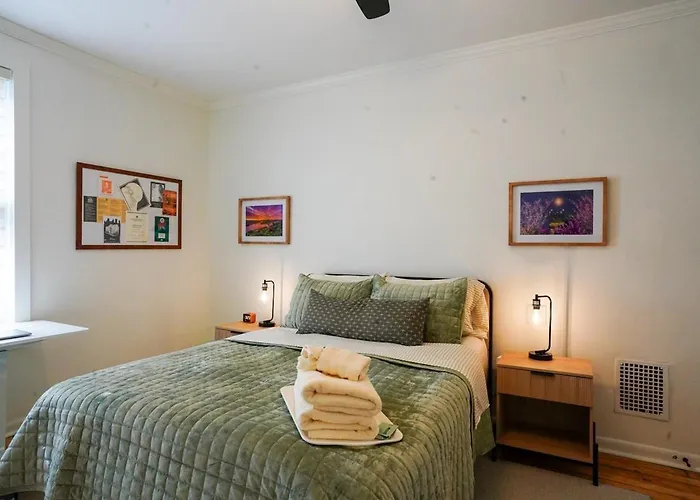 Apartment Shadyside 2 Bedroom Walk To Walnut With On Site Parking