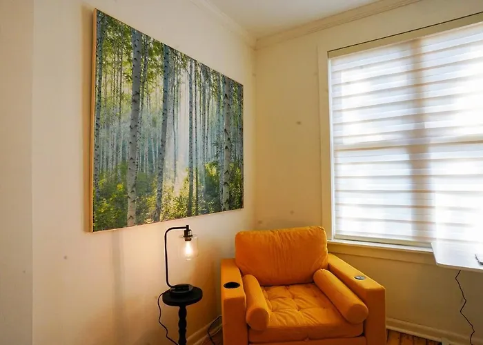 Apartment Shadyside 2 Bedroom Walk To Walnut With On Site Parking *
