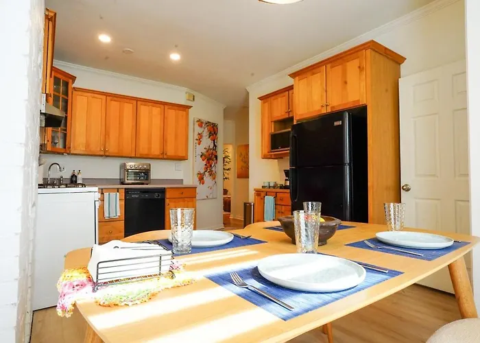 Shadyside 2 Bedroom Walk To Walnut With On Site Parking Apartment *